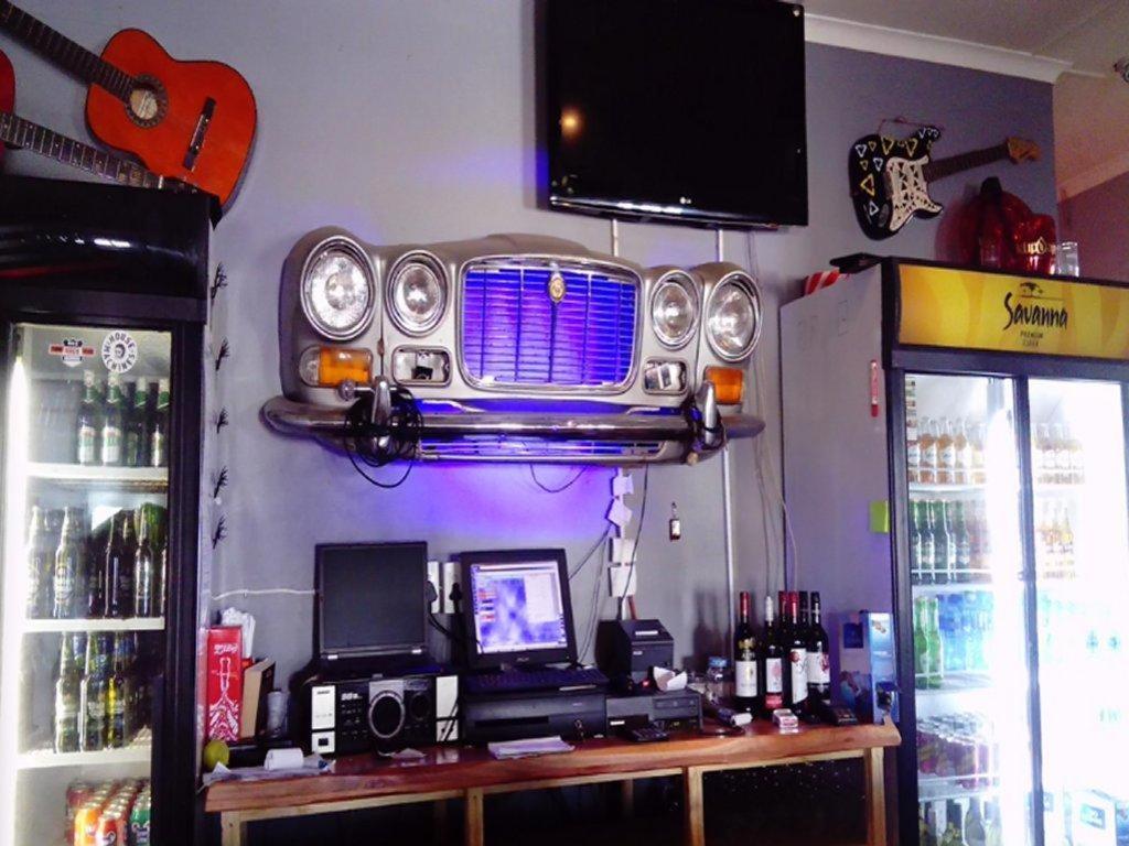 Barrel And Blues Inn Свелендам Екстериор снимка
